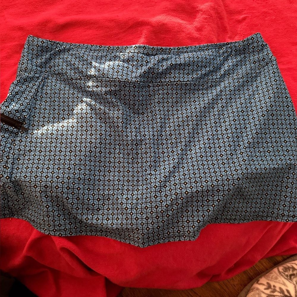 Beach House Skirted Swim Bottoms SZ 16
Blue with black geometric pattern.